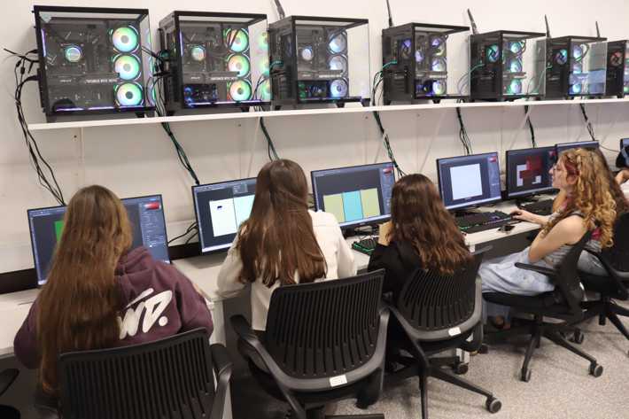 EPSM recebe delegação internacional para conhecer boas práticas de qualidade e inovação no ensino profissional